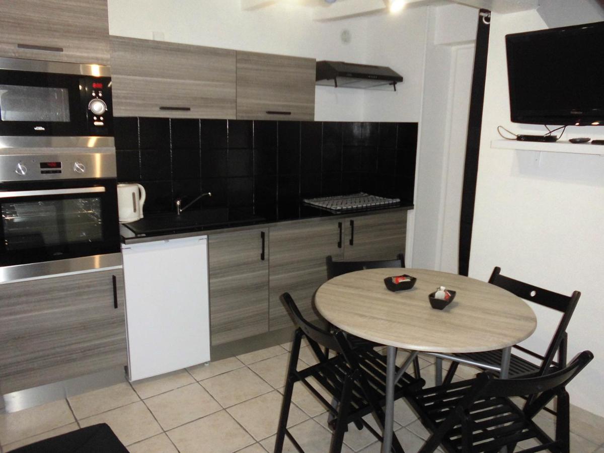 La P'Tite Maison Apartment Poncins Exterior photo